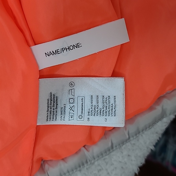 H&M Kid's Puffer Vest in Gray & Neon - Picture 15 of 17